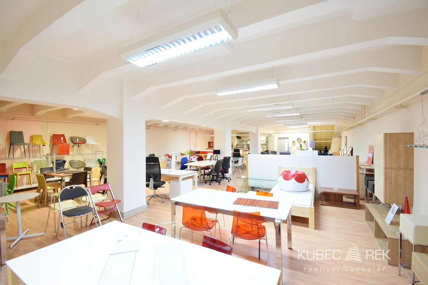 Pronájem obchodních prostor 490 m² – fotografie 4