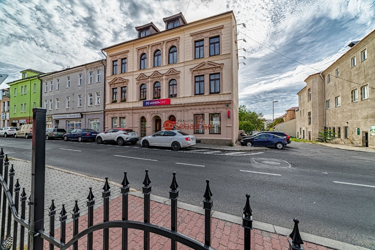 Pronájem kanceláře 184 m² — photo 2