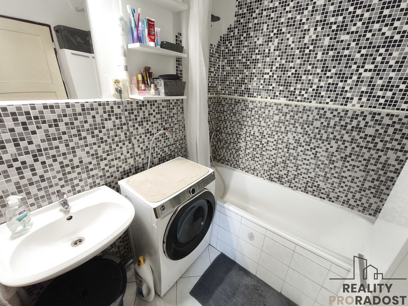 Pronájem bytu 2+kk 51 m² – fotografie 4