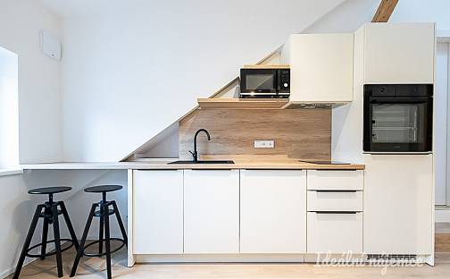 Pronájem bytu 1+kk 26 m², Za návsí, Praha 10 - Záběhlice