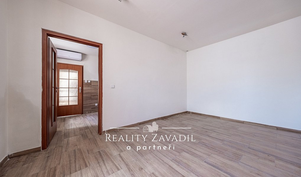 Prodej domu 940 m² s pozemkem 5 787 m², Koleč – náhled fotky 44