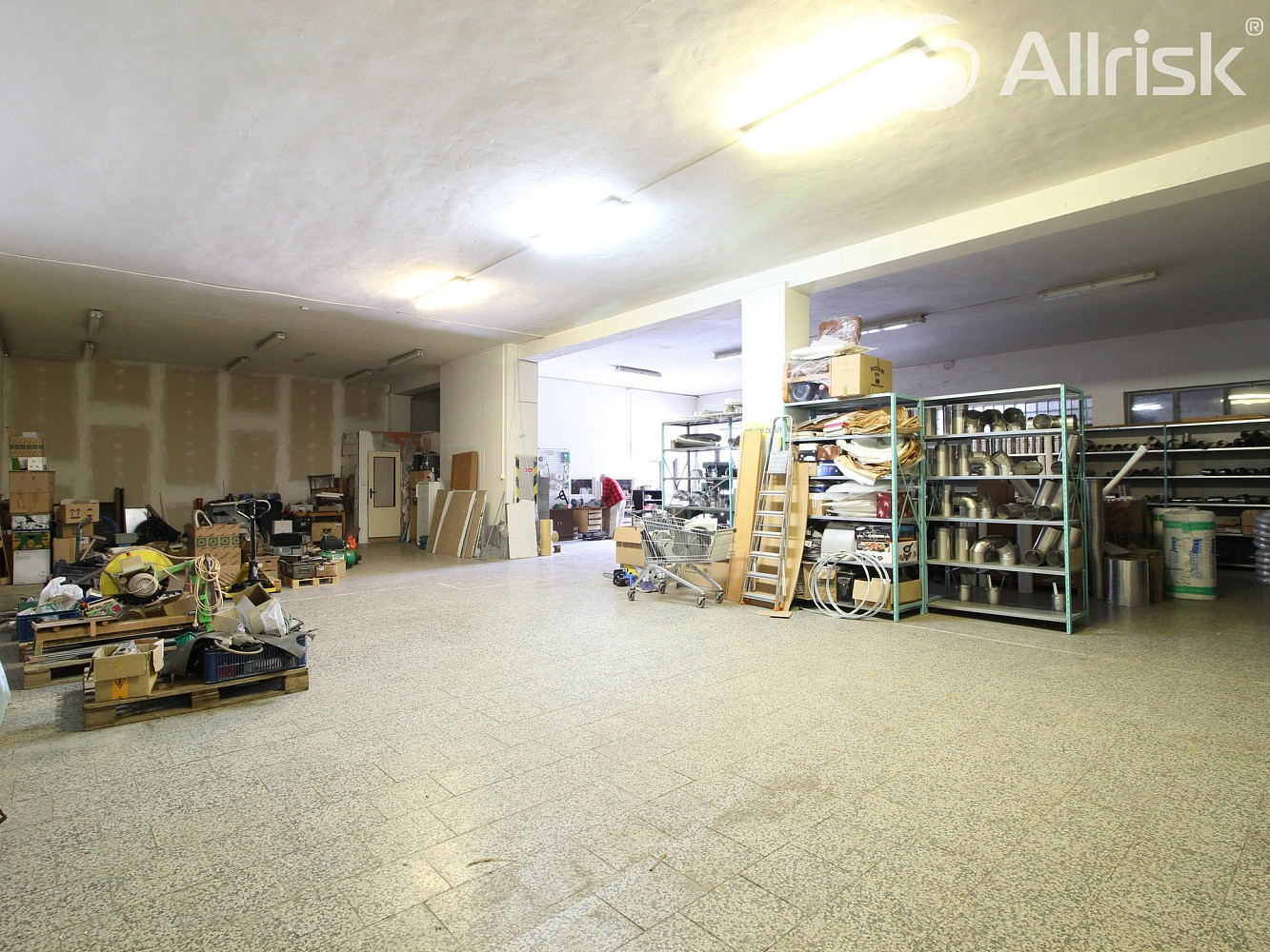 Pronájem skladovacích prostor 260 m²