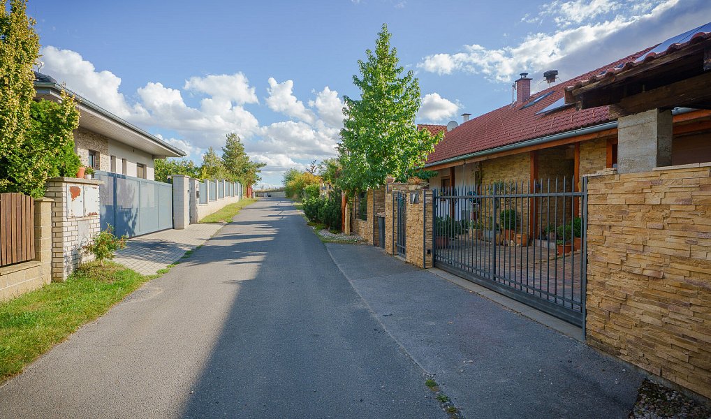 Prodej domu 153 m² s pozemkem 1 447 m², Statenice – náhled fotky 4