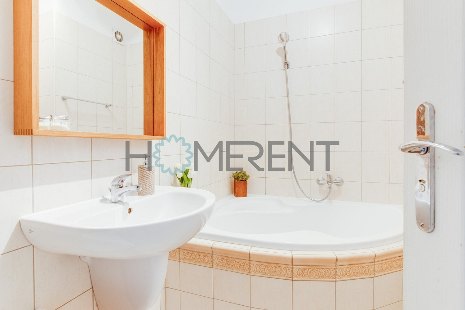 Pronájem bytu 2+kk 38 m² – fotografie 3