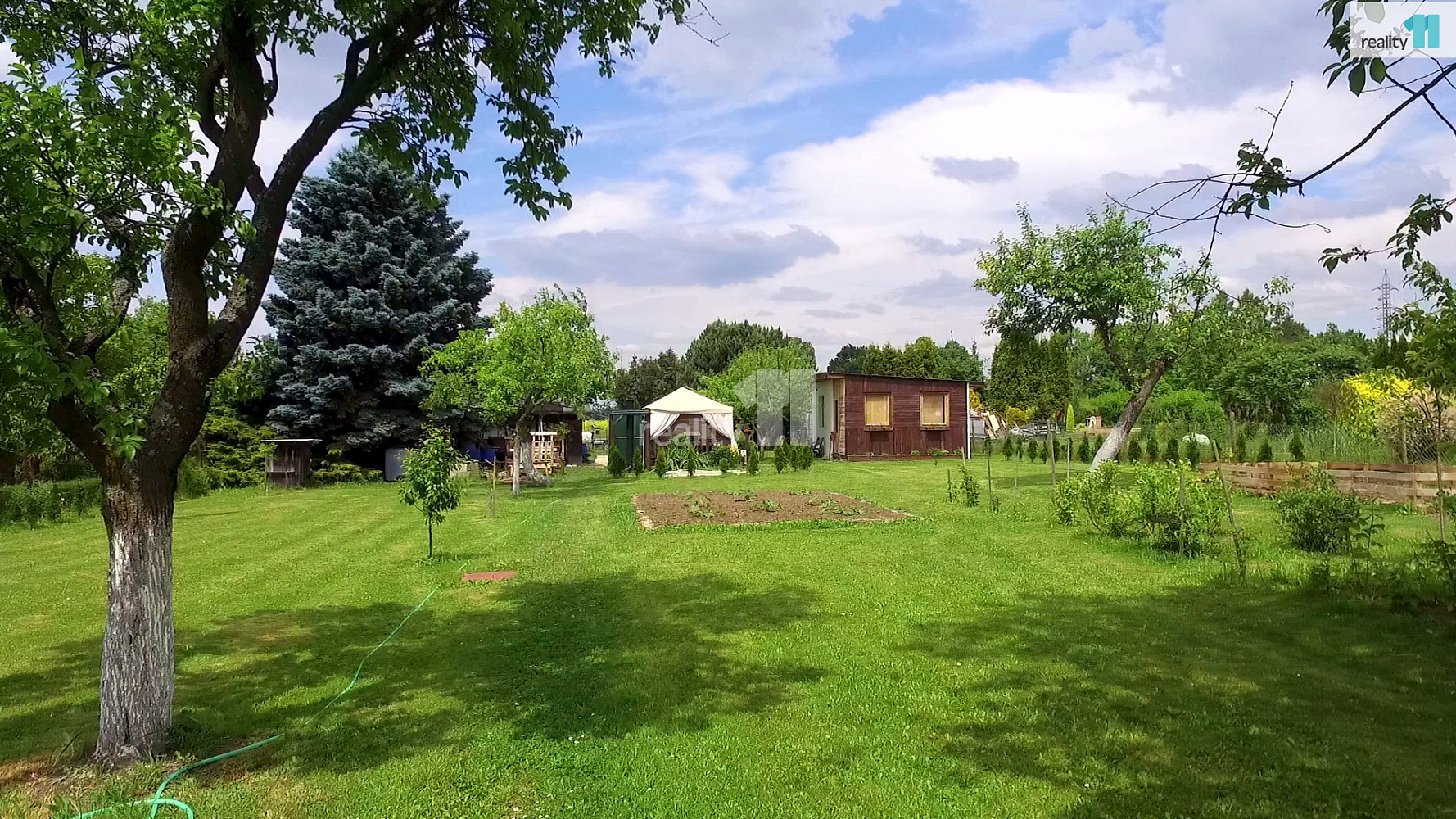 Prodej stavebního pozemku 1 068 m² — photo 2
