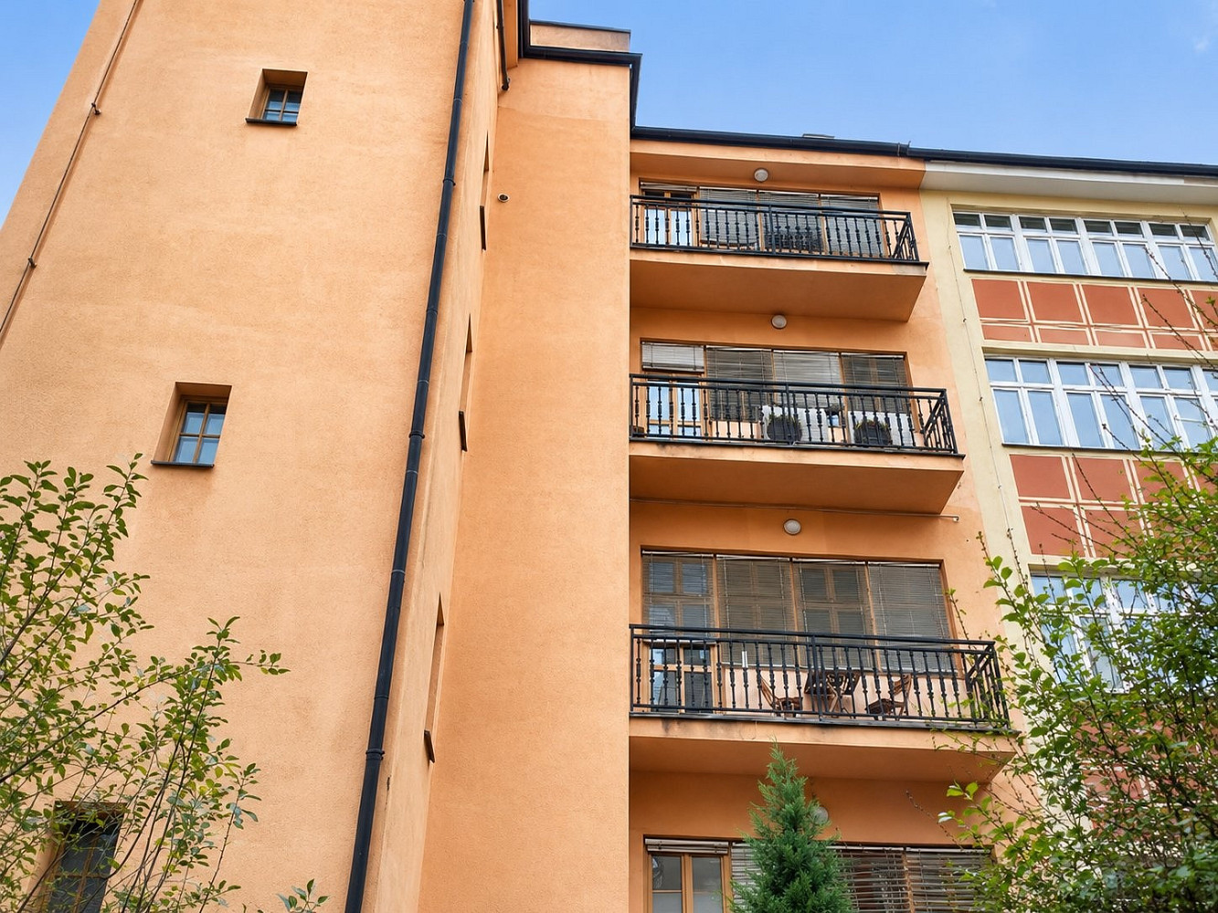 Prodej nájemního domu, činžáku 735 m² — photo 2