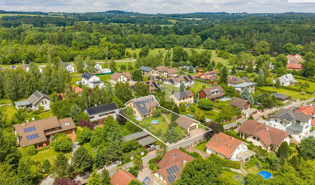 Prodej domu 200 m² s pozemkem 1 008 m², Kamenice – náhled fotky 4