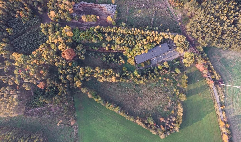 Prodej komerčního objektu (jiného typu) 2 000 m², Pernarec – náhled fotky 11