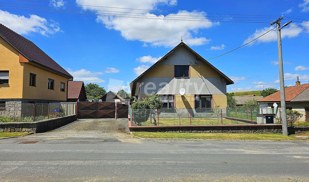 Prodej domu 310 m² s pozemkem 2 061 m², Kamenice – fotka 1 z 30
