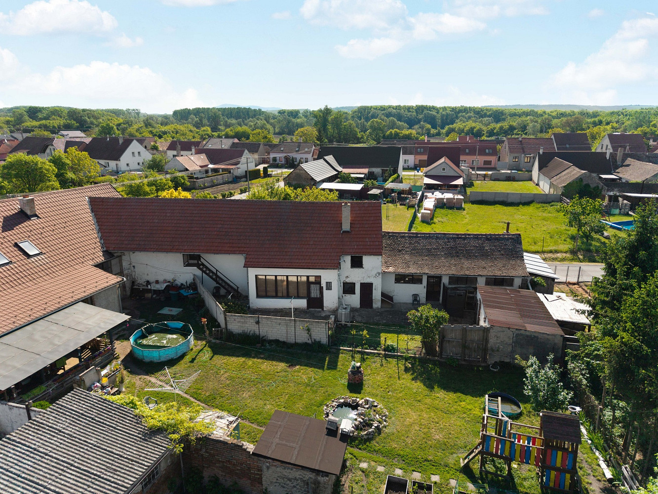 Prodej domu 188 m² s pozemkem 444 m² – fotografie 2