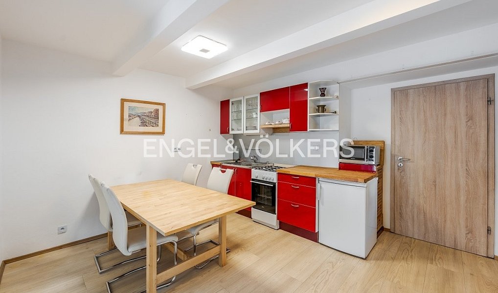 Pronájem kanceláře 73 m², Praha – fotka 1 z 12
