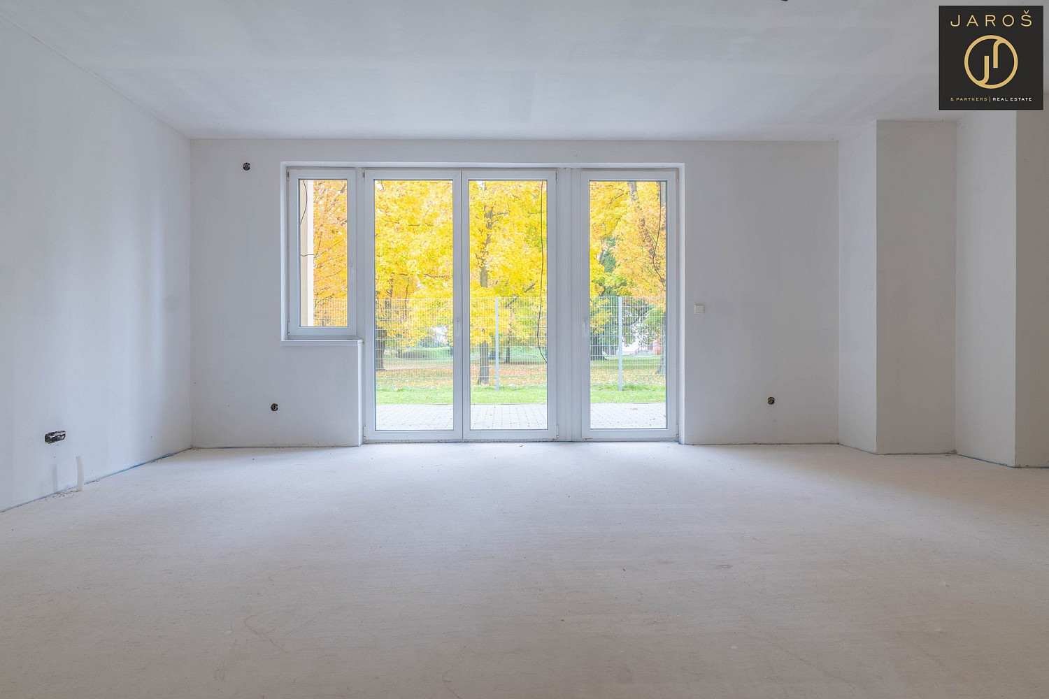 Prodej domu 187 m² s pozemkem 282 m² - View 2