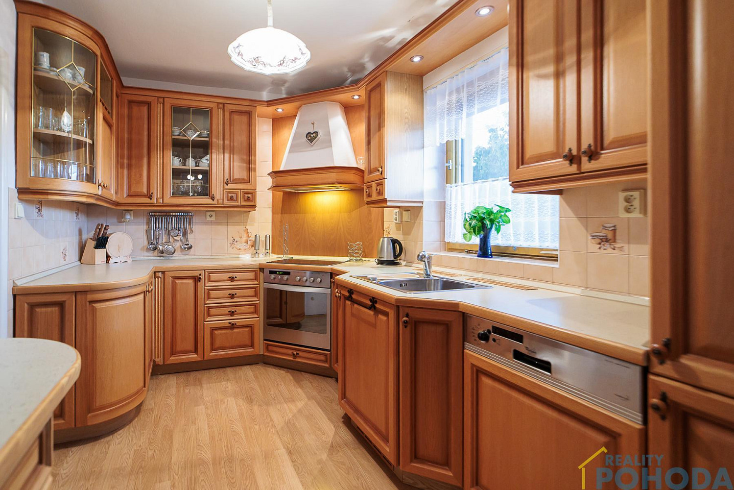 Prodej domu 365 m² s pozemkem 972 m² – fotografie 2