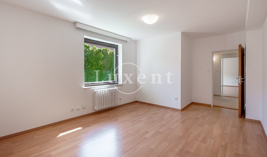 Pronájem domu 417 m² s pozemkem 1 180 m², Praha – náhled fotky 10