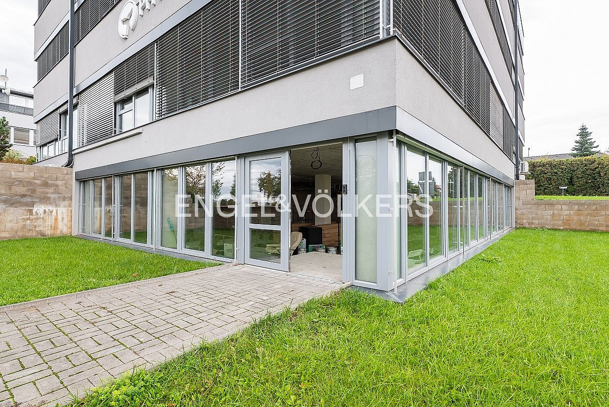 Pronájem obchodních prostor 260 m² – fotografie 2