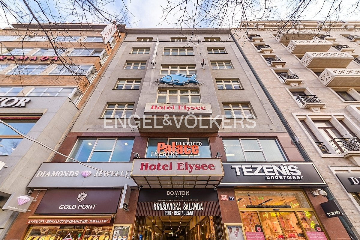 Pronájem obchodních prostor 148 m²