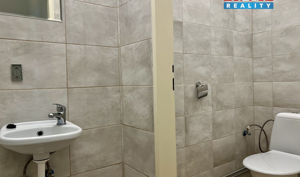 Pronájem obchodních prostor 160 m², Hora Svatého Šebestiána – náhled fotky 7