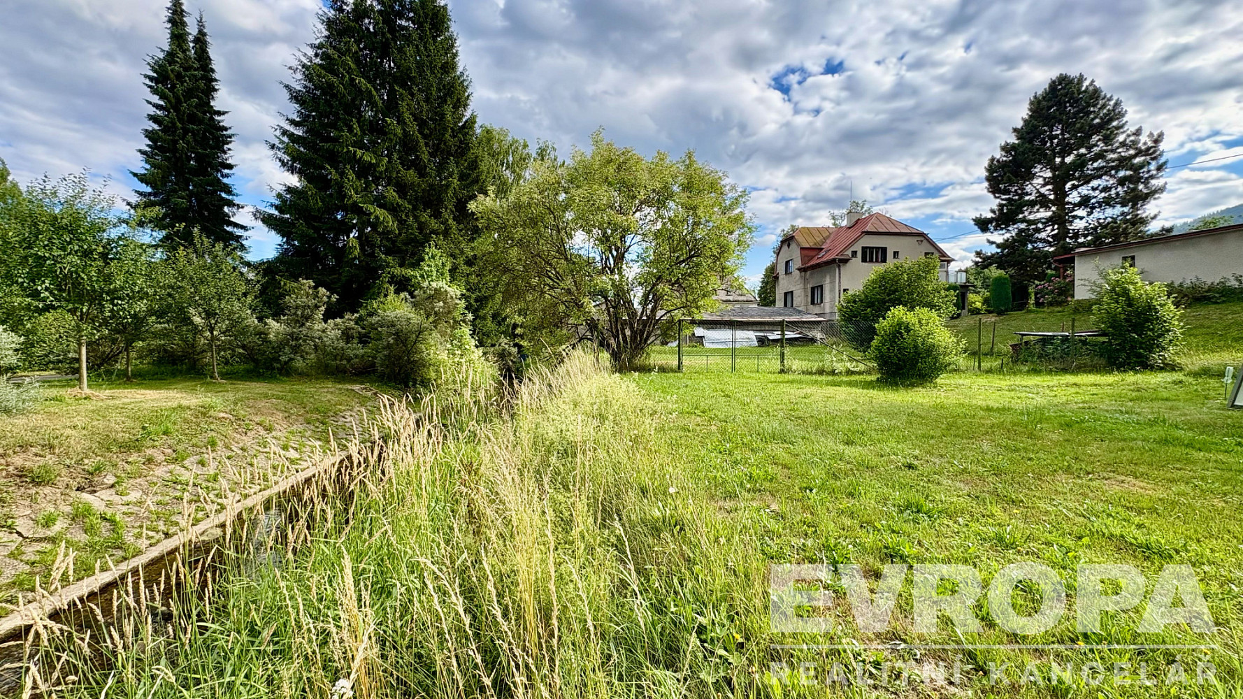 Prodej stavebního pozemku 1 016 m² – fotografie 4