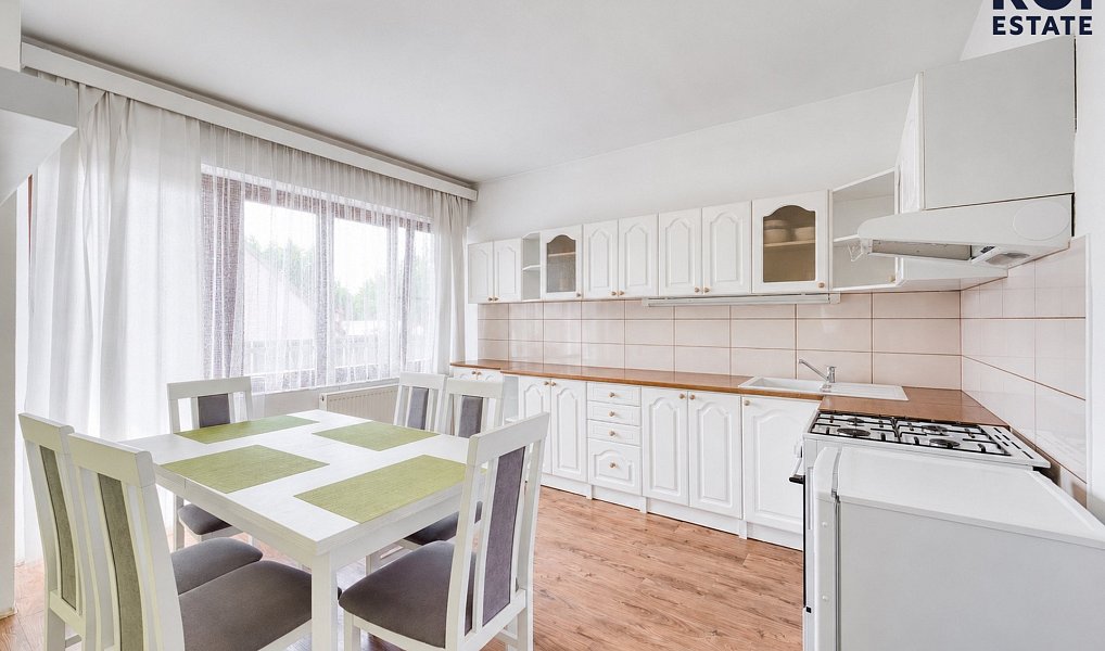 Prodej domu 194 m² s pozemkem 1 083 m², Omice – náhled fotky 2