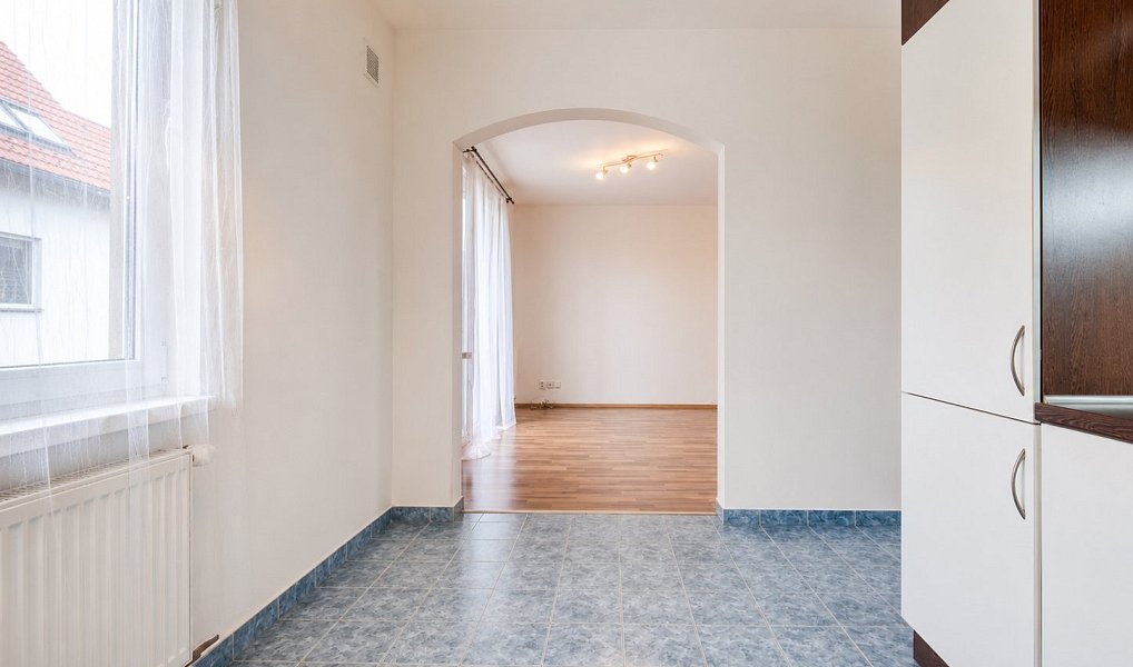 Prodej bytu 2+1 66 m², Nupaky – náhled fotky 7