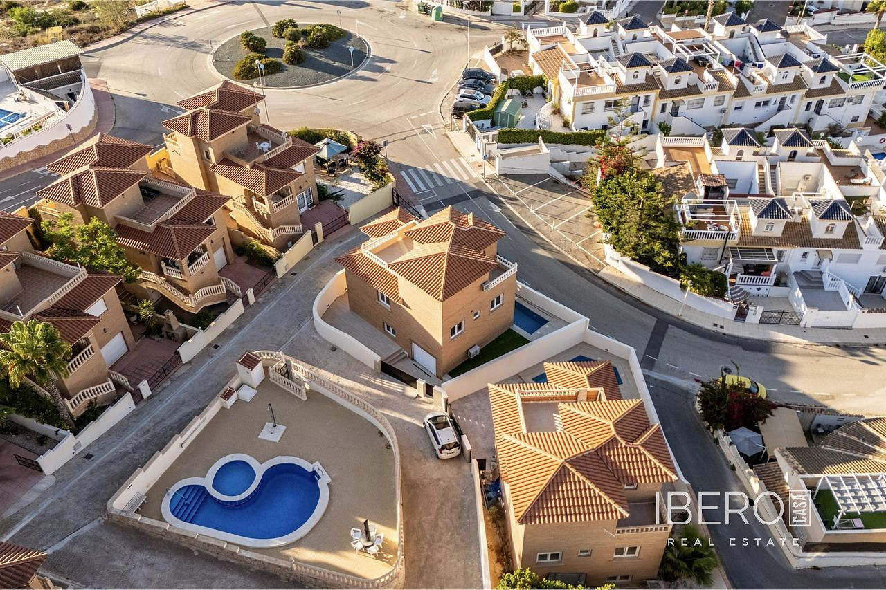 Prodej domu 199 m² s pozemkem 199 m² - Vista 2