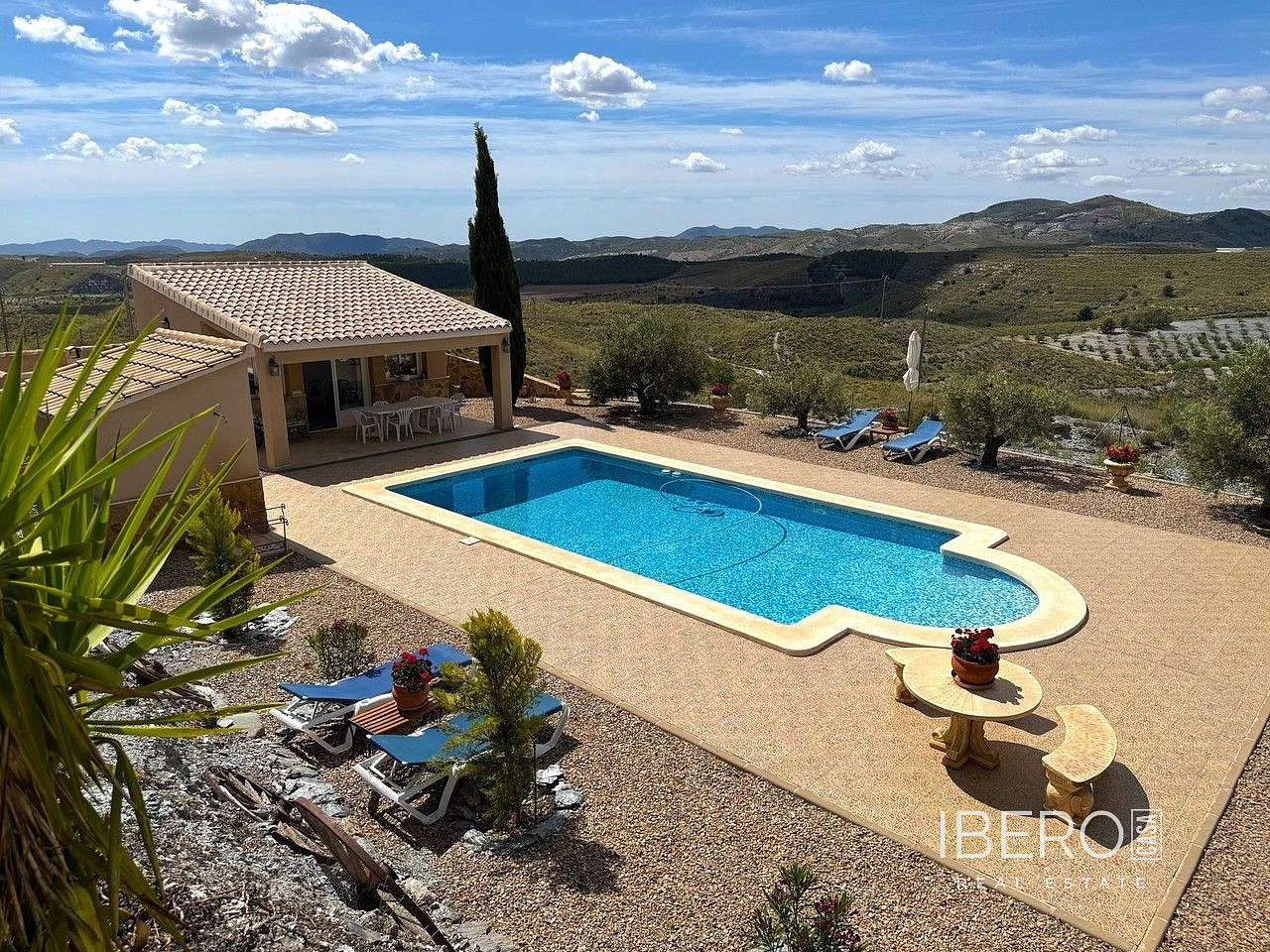 Prodej domu 429 m² s pozemkem 28 000 m² — photo 2