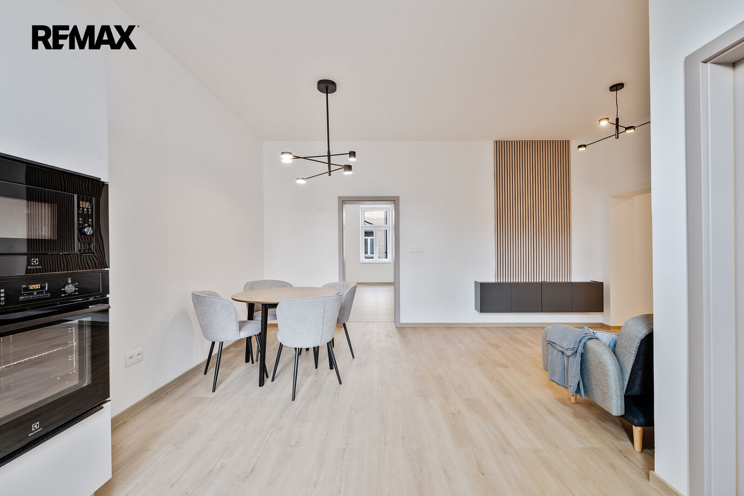 Pronájem bytu 3+kk 79 m² – fotografie 2
