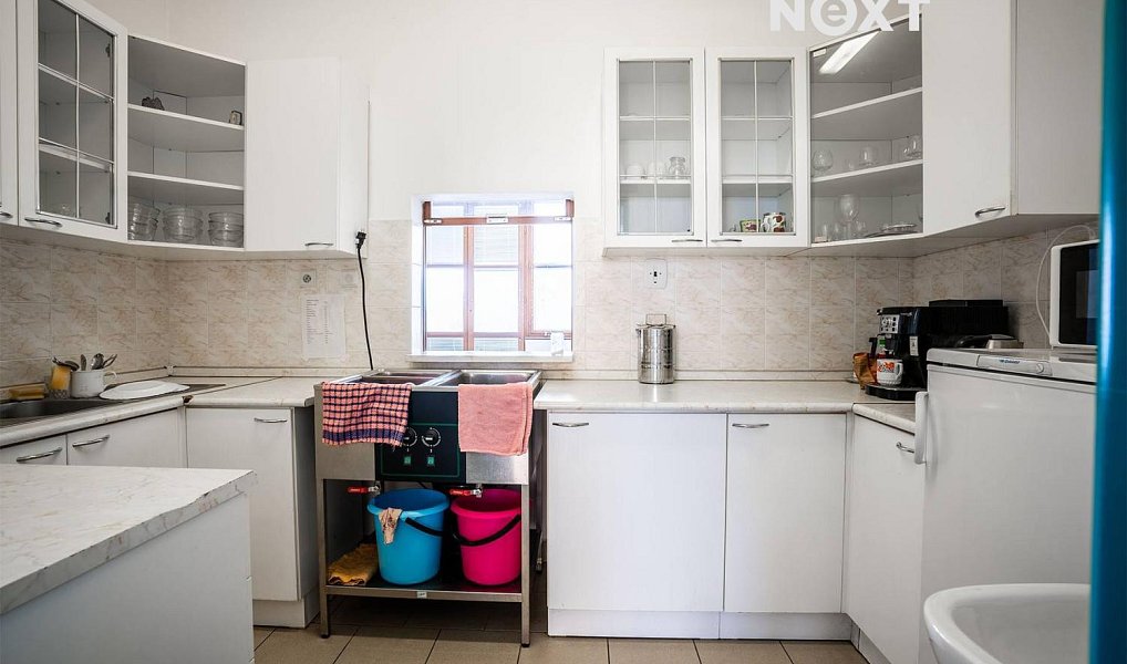 Prodej výrobních prostor 2 000 m², Sebranice – náhled fotky 13