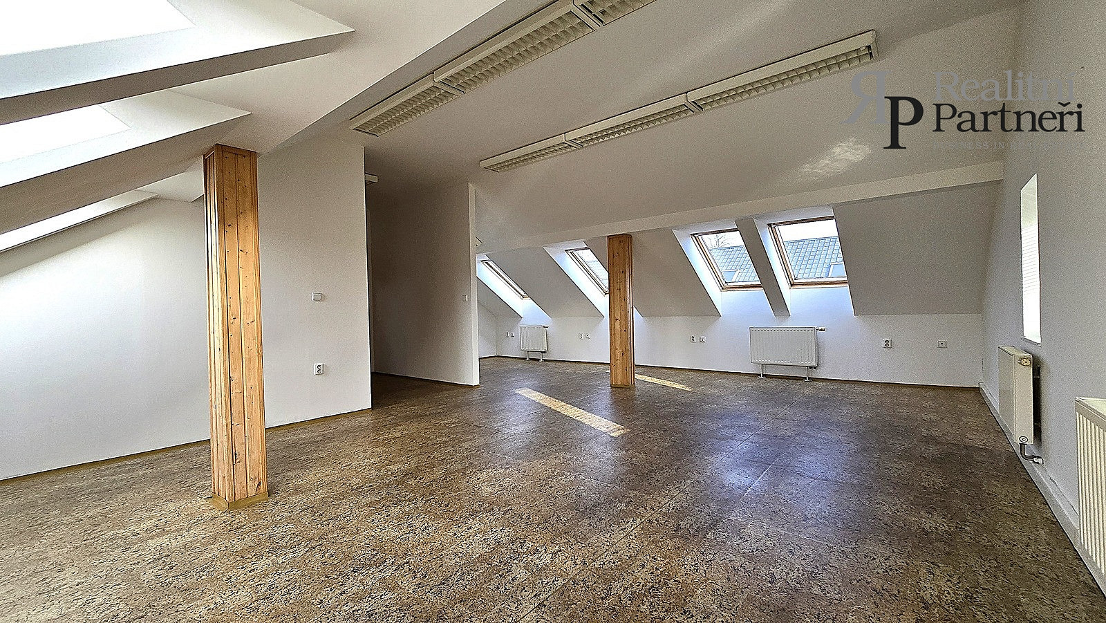 Pronájem kanceláře 56 m² — photo 2