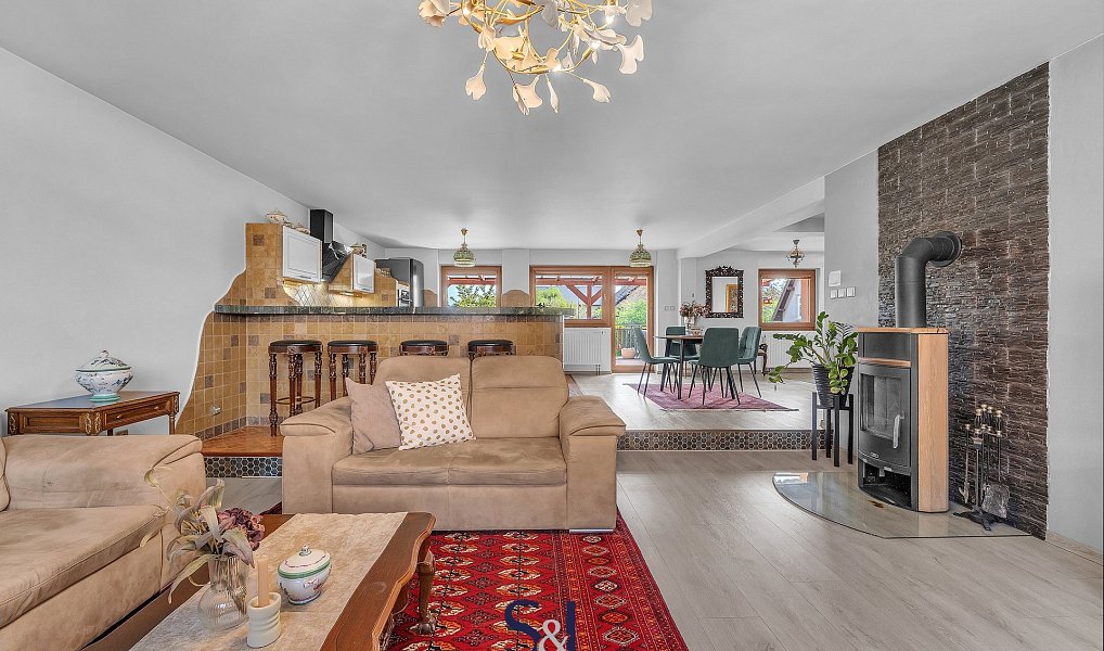 Prodej domu 245 m² s pozemkem 973 m², Nový Bor – náhled fotky 2
