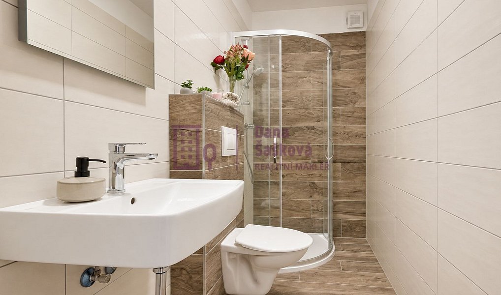 Pronájem bytu 1+kk 23 m², Jindřichův Hradec – náhled fotky 2