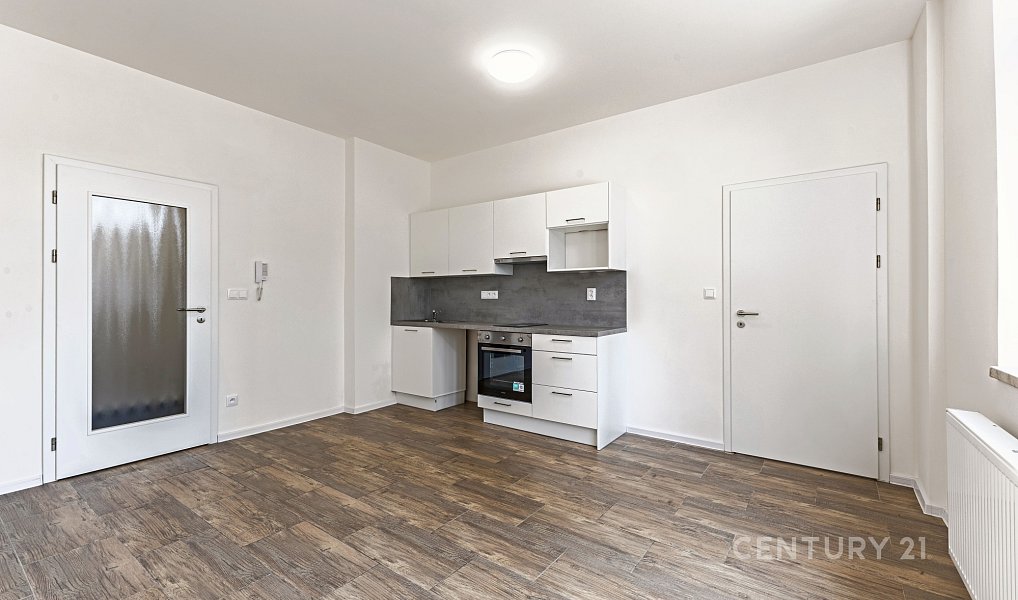 Pronájem bytu 2+kk 41 m², Kladno – náhled fotky 2