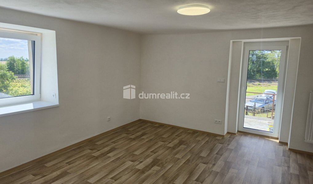 Pronájem bytu 3+1 86 m², Všejany – náhled fotky 11
