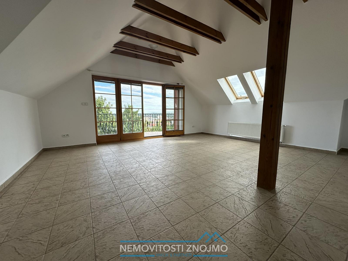 Pronájem bytu 3+1 130 m² – fotografie 2