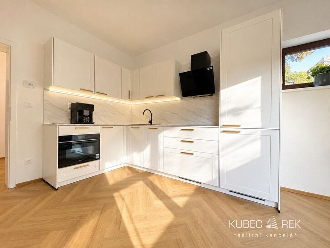 Pronájem kanceláře 42 m² – fotografie 2