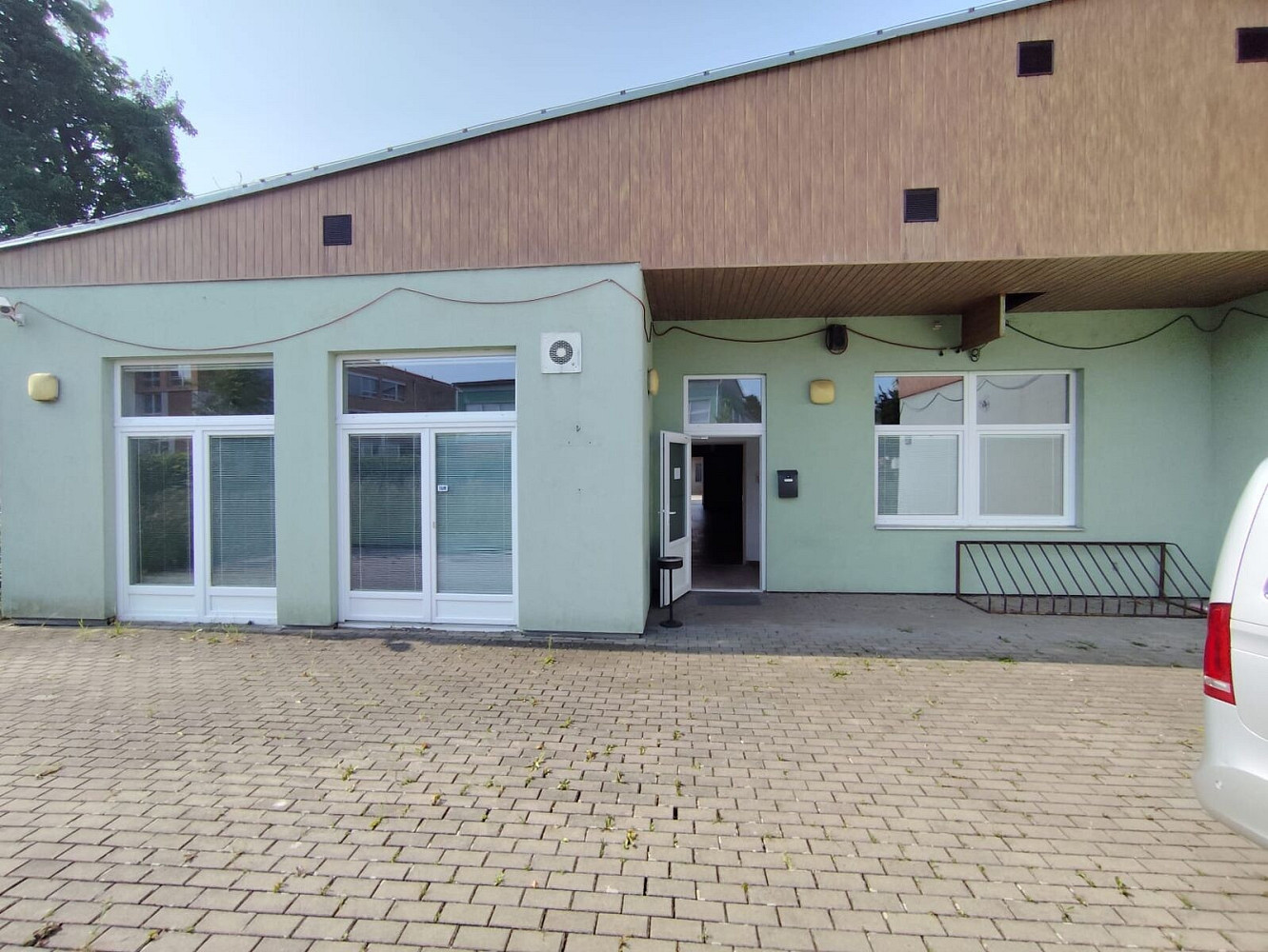 Pronájem obchodních prostor 248 m²