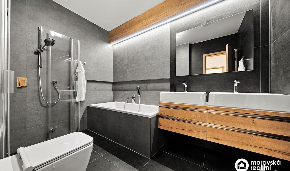 Prodej domu 199 m² s pozemkem 700 m², Hajany – náhled fotky 17