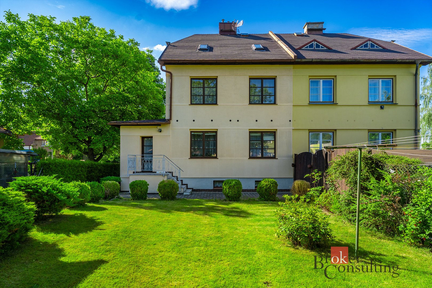 Prodej domu 200 m² s pozemkem 342 m² – fotografie 2