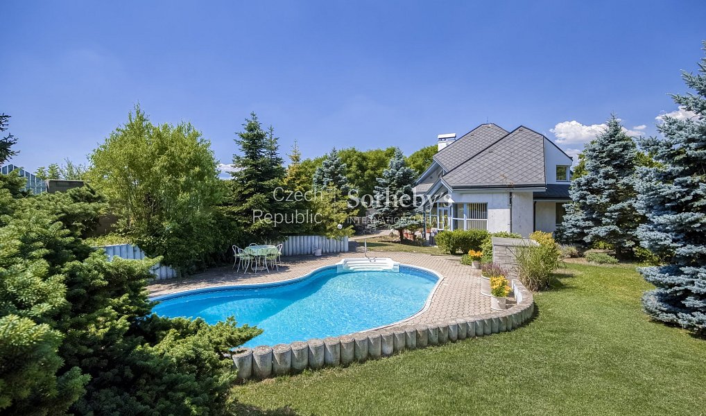 Prodej domu 609 m² s pozemkem 2 267 m², Vestec – náhled fotky 2