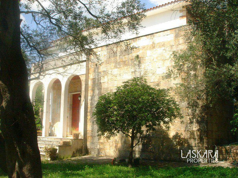 Prodej domu 280 m² s pozemkem 2 120 m²