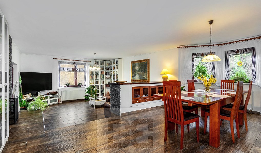 Prodej domu 262 m² s pozemkem 2 154 m², Králův Dvůr – náhled fotky 3