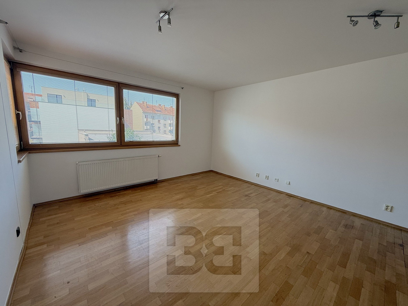 Pronájem bytu 1+kk 36 m² — photo 2