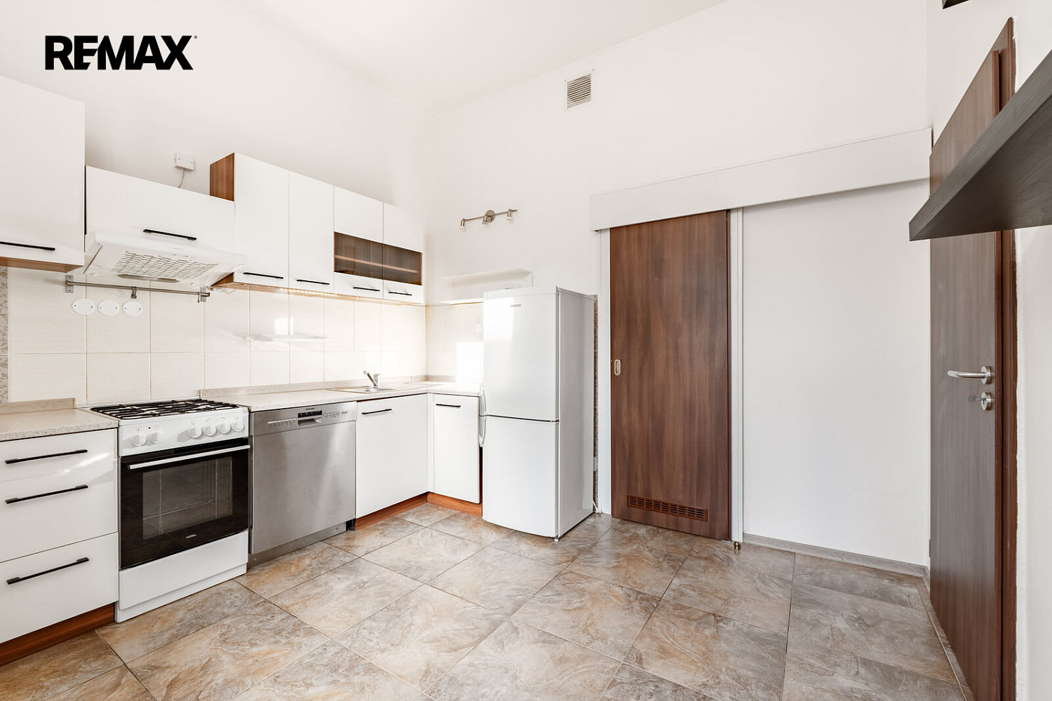 Pronájem bytu 2+1 49 m² – fotografie 3