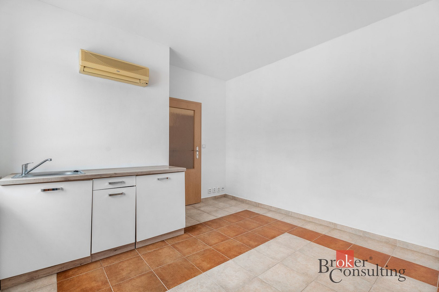 Pronájem bytu 1+kk 18 m² - Widok 2