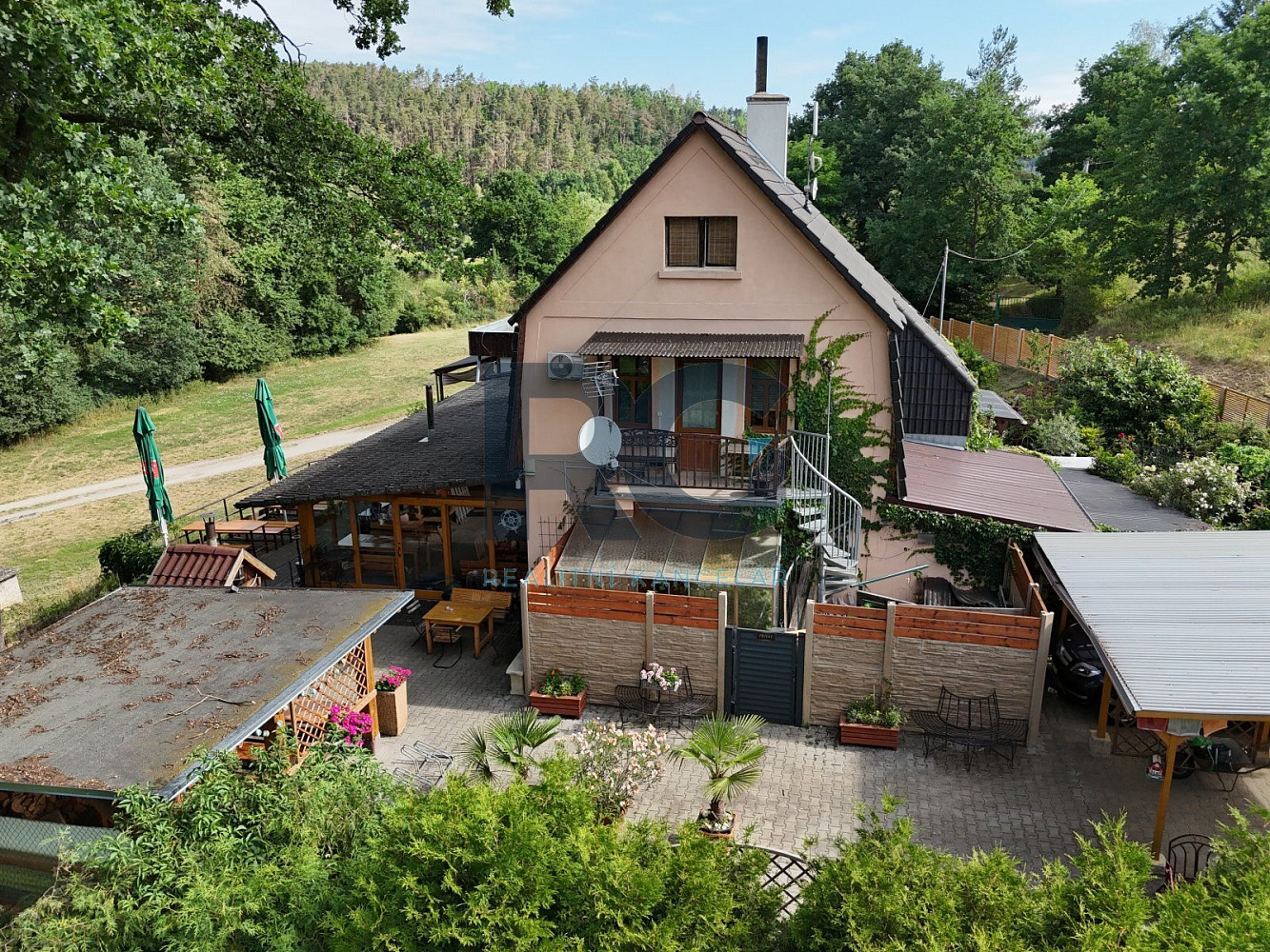Prodej obchodních prostor 822 m² – fotografie 2