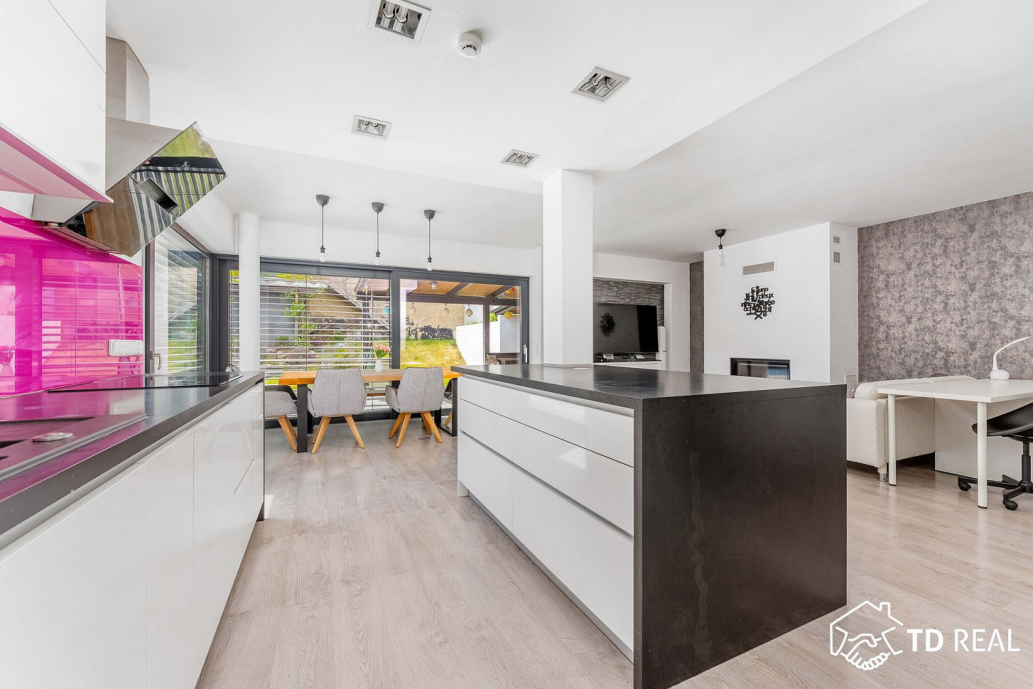 Prodej domu 228 m² s pozemkem 380 m² – fotografie 2