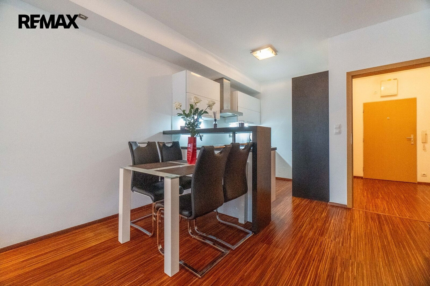 Pronájem bytu 2+kk 56 m² – fotografie 5