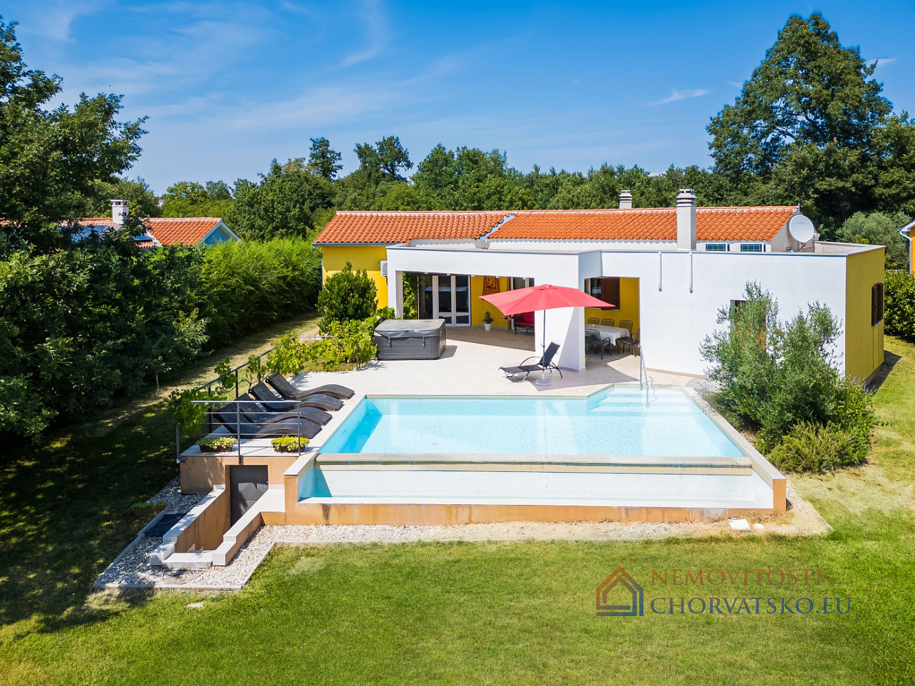 Prodej domu 180 m² s pozemkem 1 000 m² - Aanzicht 2