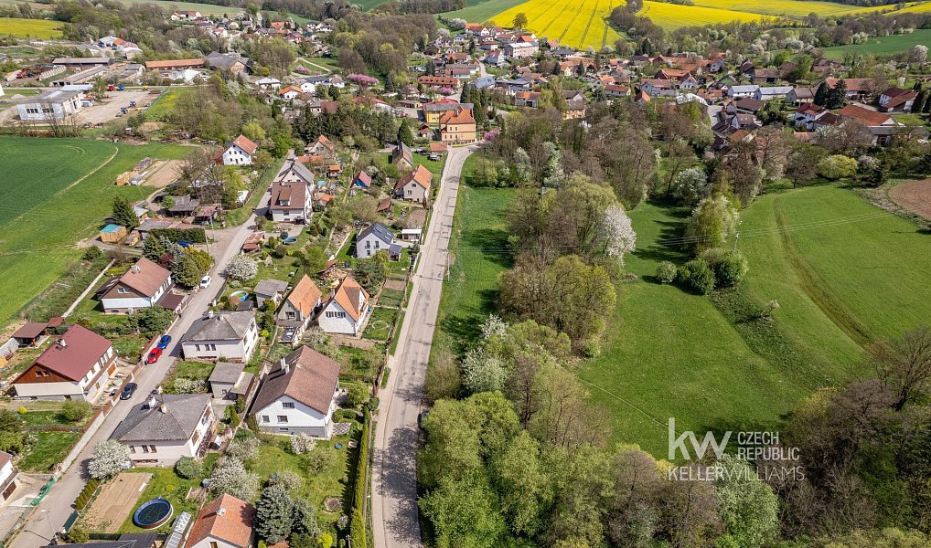 Prodej stavebního pozemku 781 m², Petroupim – náhled fotky 2