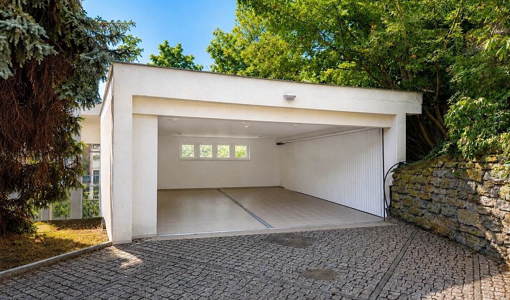 Pronájem domu 1 200 m² s pozemkem 3 532 m², Praha – náhled fotky 9